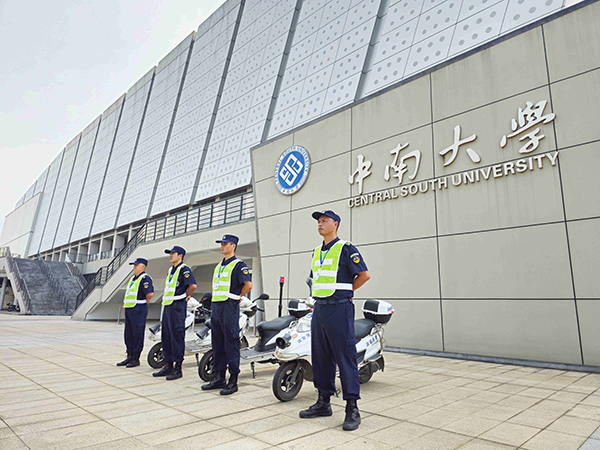 中南大學本部隊員執勤風采