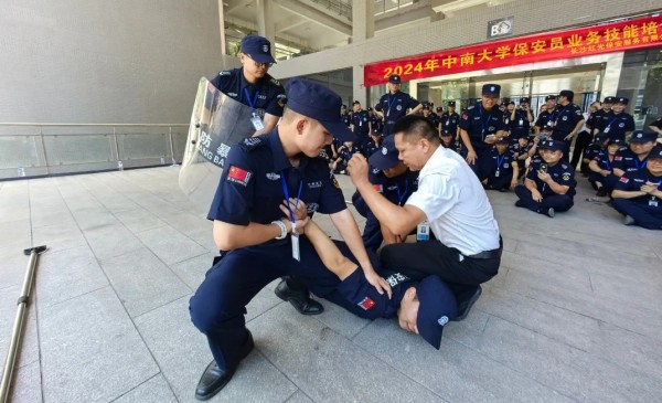 長沙紅光保安服務有限公司,長沙安保服務,長沙安全服務,長沙非武裝押運,勞務派遣服務 長沙紅光保安服務有限公司,長沙安保服務,長沙安全服務,長沙非武裝押運,勞務派遣服務