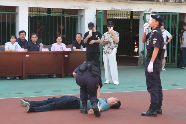 長沙紅光保安服務(wù)有限公司,長沙安保服務(wù),長沙安全服務(wù),長沙非武裝押運,勞務(wù)派遣服務(wù)